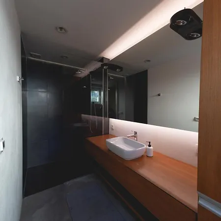 Luxury Center W Ac & Balcony アパート